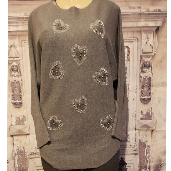 Beautiful sweater - Picture 1 of 2